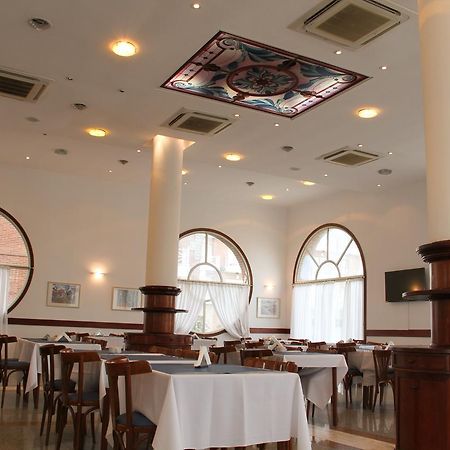 Hotel Reviens Пинамар Экстерьер фото
