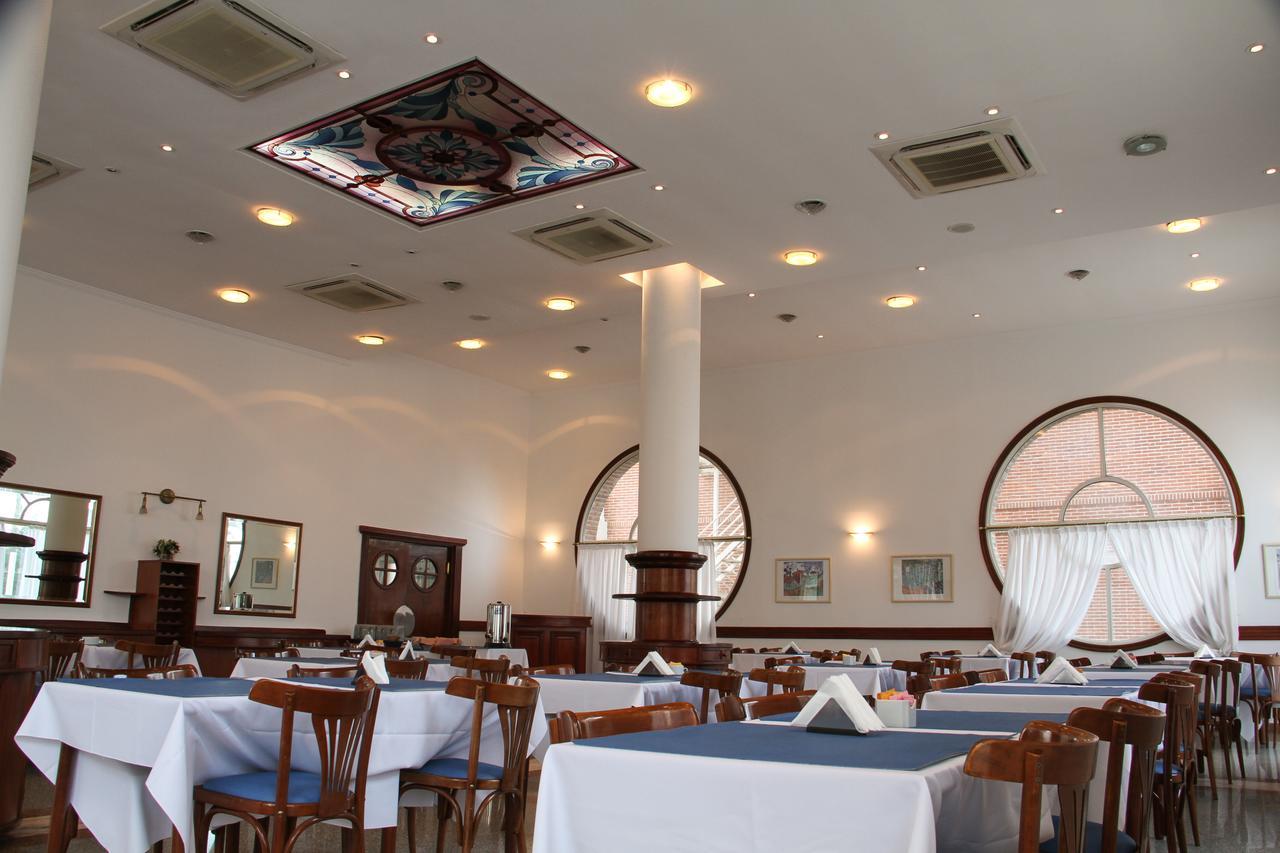 Hotel Reviens Пинамар Экстерьер фото