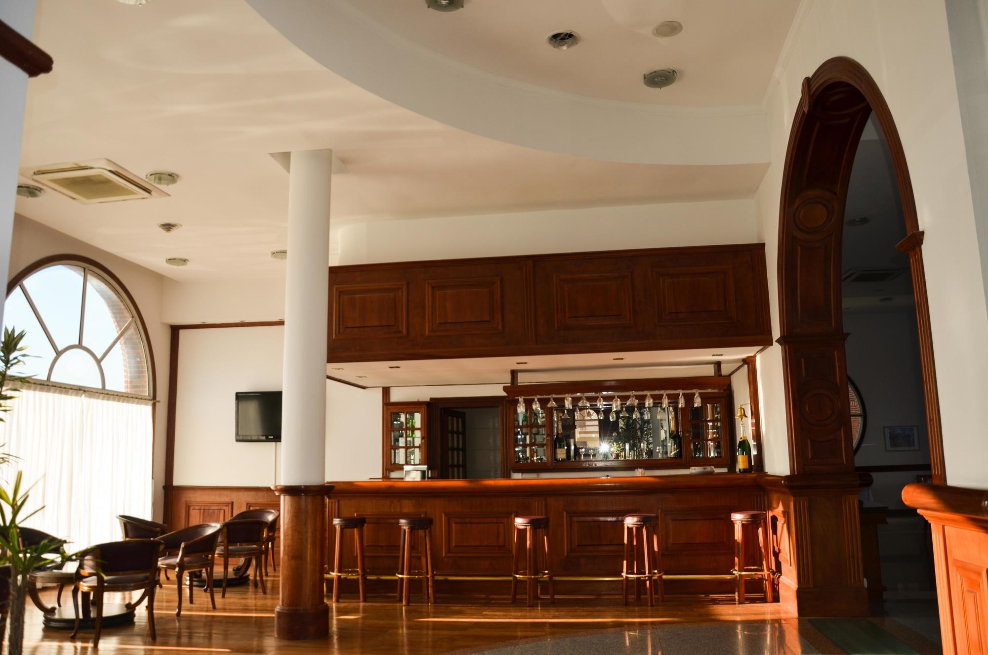 Hotel Reviens Пинамар Экстерьер фото